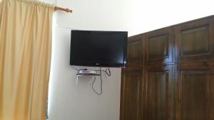 a flat screen tv hanging on a wall at Apartamento Frente Al Mar in San Felipe de Puerto Plata