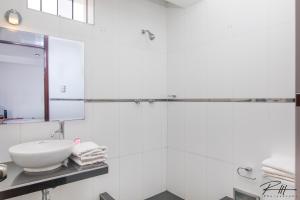 A bathroom at Hotel Costa Andina