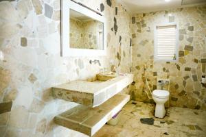 a bathroom with a sink and a toilet at Balatoa in Bira