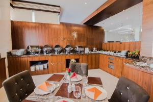 Kuchyň nebo kuchyňský kout v ubytování Signature Hotel Al Barsha