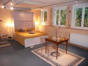Voodi või voodid majutusasutuse Hotel De Clisson Saint Brieuc toas