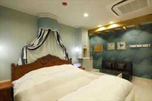 Postel nebo postele na pokoji v ubytování Hotel Waltz Okazaki (Adult Only)