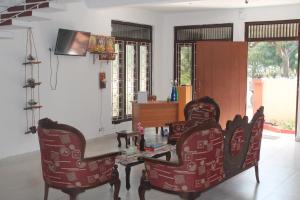 Area soggiorno di Tony's Garden House Back Packers inn