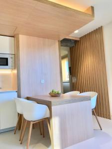 Кухня или мини-кухня в Inside Bilbao Apartments
