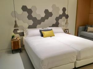 Кровать или кровати в номере Inside Bilbao Apartments