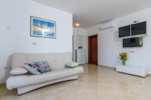 TV a/nebo společenská místnost v ubytování Villa Mediterana