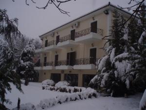 Aroanios Hotel v zime
