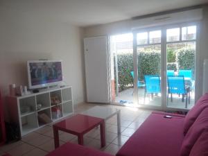 a living room with a couch and a table and a television at 2 pieces a la teste de buch in La Teste-de-Buch +3 photos