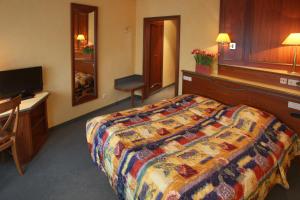 Letto o letti in una camera di Hotel Gruber
