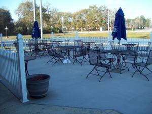 A restaurant or other place to eat at Days Inn by Wyndham Savannah Airport