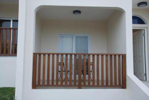Balkón nebo terasa v ubytování Luxury 2BR Home facing Beach w/Pool Montego Bay #3