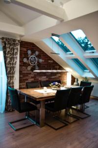 a dining room with a wooden table and chairs at Tannenblick-Franken in Egloffstein