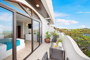 A balcony or terrace at Hacienda Fisherman's Village Koh Samui