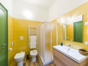 a bathroom with a toilet and a sink and a shower at La nostra casa in centro in Lecco