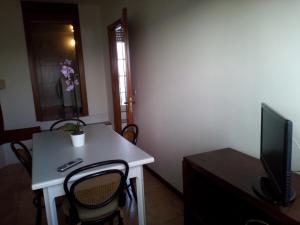 A television and/or entertainment centre at Casa Vacanze Sergio
