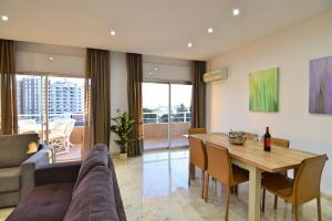 Posedenie v ubytovaní Apt Luxury Reding Solo Familias
