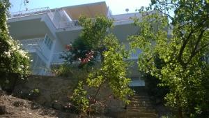 Vonkajšia záhrada v ubytovaní iliana's seaside maisonette