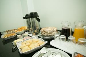 Comida no hotel ou em algum lugar perto mais 17 fotos