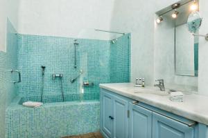 Vannituba majutusasutuses Pantelia Suites