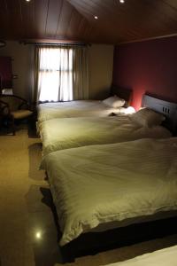 Postel nebo postele na pokoji v ubytování Kanaan Group Hotel