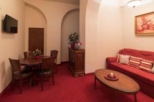 a living room with a red couch and a table at Apartament Baroc in Timişoara
