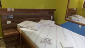 En eller flere senge i et værelse på Hotel Carpe Diem