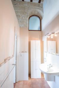 A bathroom at Apartamentos Deluxe Calle Corredera