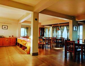 a kitchen and dining room with a table and chairs at Yuru Retreat Delo in Kalimpong