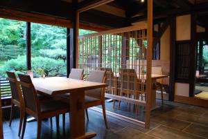 Restoran ili drugo mesto za obedovanje u objektu Japanese Ryokan Seryo