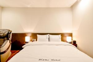Postel nebo postele na pokoji v ubytování Blanc Business Hotel