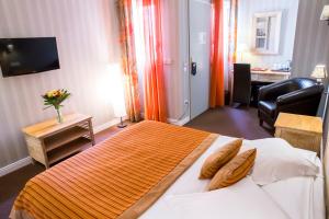 Un ou plusieurs lits dans un hébergement de l'établissement Almoria Hôtel & SPA