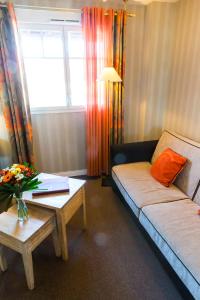 Un ou plusieurs lits dans un hébergement de l'établissement Almoria Hôtel & SPA