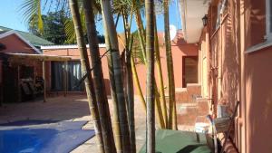 Swimmingpoolen hos eller tæt på Let Us accomodation