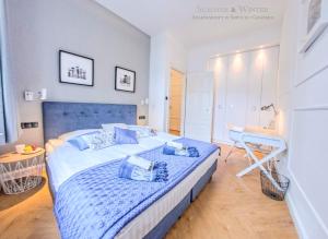 Posteľ alebo postele v izbe v ubytovaní Family Luxury Wonder Heaven Apartment, 50m to M Cassino, first with 3 badrooms&studio, second with 2 badrooms&studio, parking w cenie