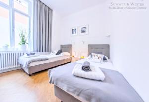 Posteľ alebo postele v izbe v ubytovaní Family Luxury Wonder Heaven Apartment, 50m to M Cassino, first with 3 badrooms&studio, second with 2 badrooms&studio, parking w cenie