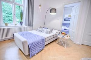 Posteľ alebo postele v izbe v ubytovaní Family Luxury Wonder Heaven Apartment, 50m to M Cassino, first with 3 badrooms&studio, second with 2 badrooms&studio, parking w cenie