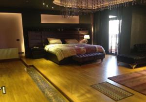 En eller flere senge i et værelse på Al Manar Villa Families Only + 37 billeder