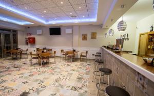 Μια τηλεόραση ή/και κέντρο ψυχαγωγίας στο Hostal LLanos