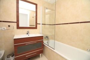 Łazienka w obiekcie Clubrent - Apartamentos Apolo 17