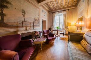 a living room with a couch and a fireplace at Palazzo Rocchi B&B in Lucca