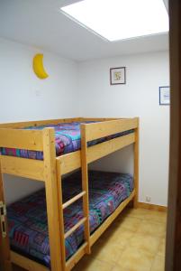 Katil dua tingkat atau katil-katil dua tingkat dalam bilik di Gîte "L'Ensoleillée"