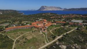 Blick auf Residence Porto Coda Cavallo aus der Vogelperspektive