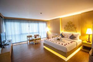 Ein Bett oder Betten in einem Zimmer der Unterkunft Phi Phi Harbour View Hotel-SHA Extra Plus