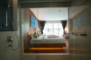 Ein Bett oder Betten in einem Zimmer der Unterkunft Phi Phi Harbour View Hotel-SHA Extra Plus