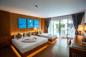 Ein Bett oder Betten in einem Zimmer der Unterkunft Phi Phi Harbour View Hotel-SHA Extra Plus