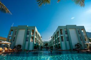 Bazén v ubytování Phi Phi Harbour View Hotel-SHA Extra Plus nebo v jeho okolí + 29 fotografií