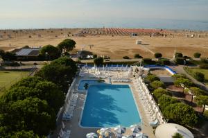 an overhead view of a resort with a swimming pool at Hotel Corallo in Bibione