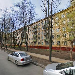 a silver car parked in front of a building at Apartment Hanaka Zeleniy 83 in Moscow