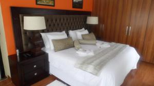 Llit o llits en una habitació de Qhanolla Guest House
