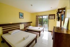 Postel nebo postele na pokoji v ubytování Greenfields Tourist Inn + 37 fotografií